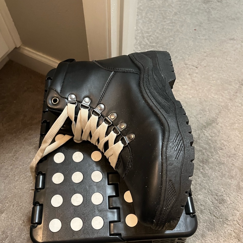 Lace up Boot